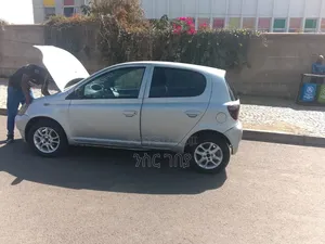 Toyota Vitz 1999 Silver