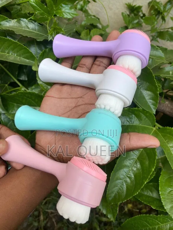 Double -Sided Silicone Facial Cleansing Brush