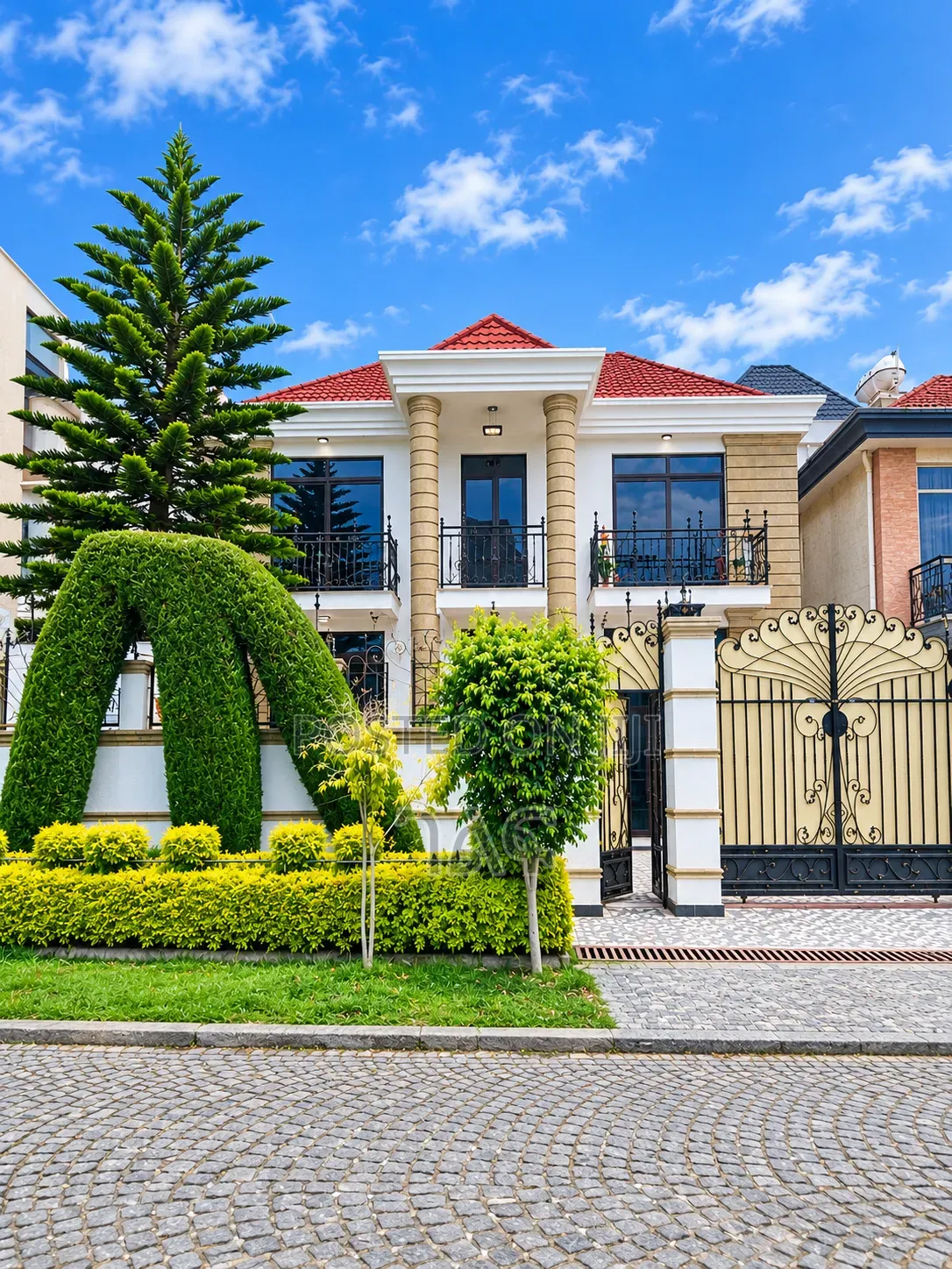 5bdrm House in 🏡አያት ለሽያጭ የቀረበ G+1, Bole for sale