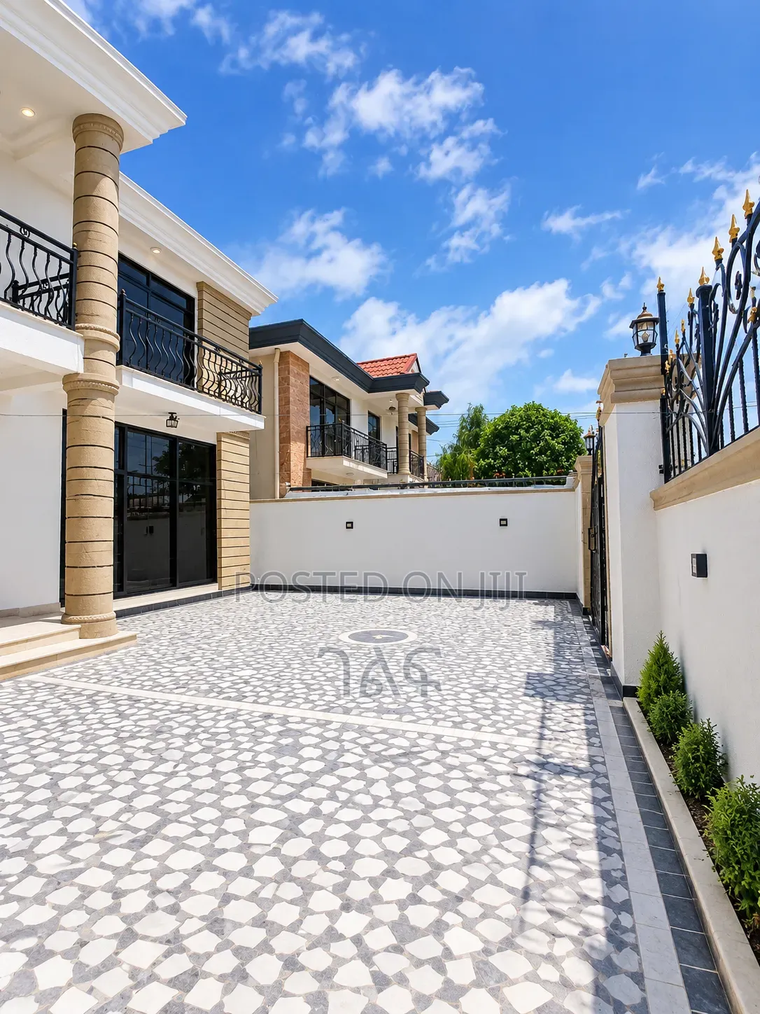 5bdrm House in 🏡አያት ለሽያጭ የቀረበ G+1, Bole for sale