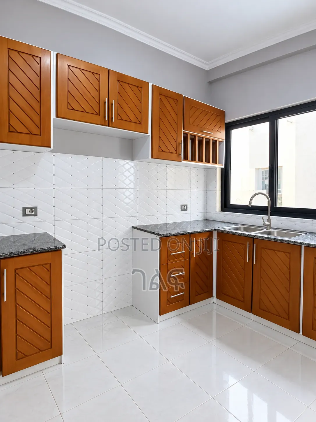 5bdrm House in 🏡አያት ለሽያጭ የቀረበ G+1, Bole for sale