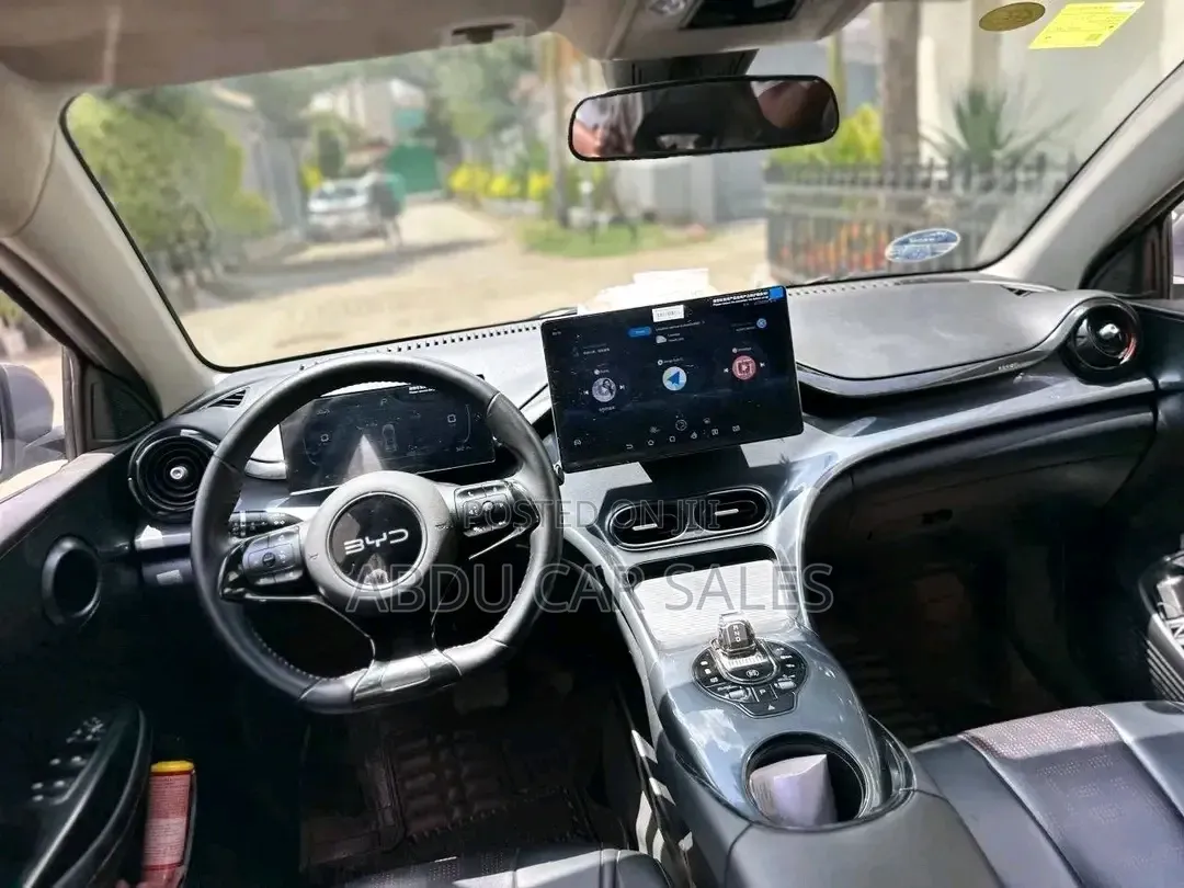 New BYD E2 43 kWh 94 hp FWD 2025 Gray