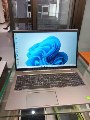 New Laptop HP Zbook Studio G7 16GB Intel Core i7 SSD 512GB