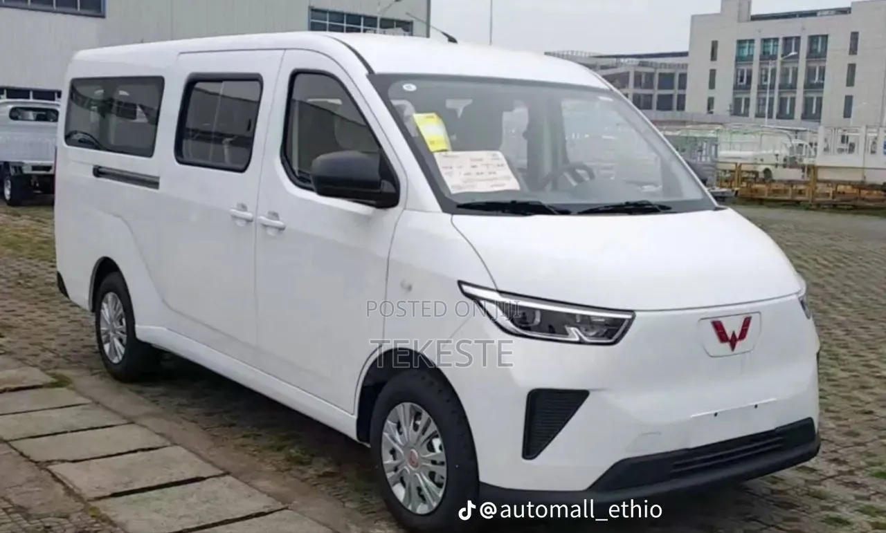 New Bus 2025 White