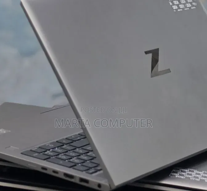 New Laptop HP ZBook Firefly G8 16GB Intel Core i5 SSD 512GB