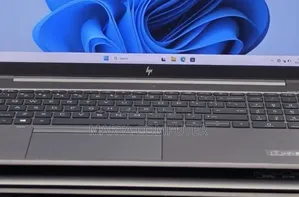 New Laptop HP ZBook Firefly G8 16GB Intel Core i5 SSD 512GB