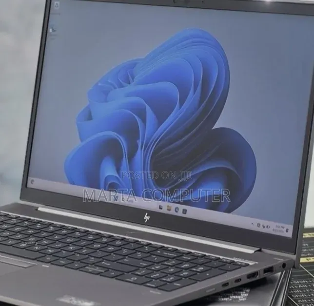 New Laptop HP ZBook Firefly G8 16GB Intel Core i5 SSD 512GB
