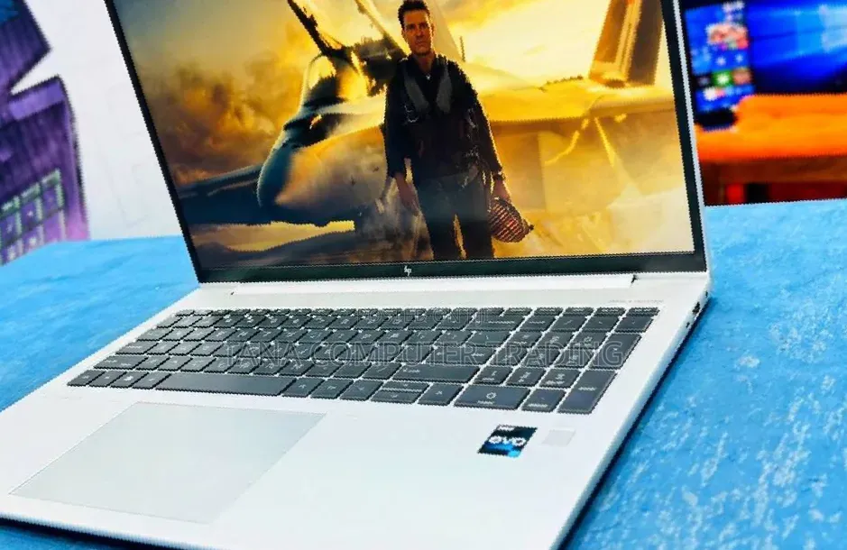 New Laptop HP EliteBook 860 G9 16GB Intel Core i7 SSD 512GB
