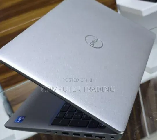 New Laptop Dell Precision 7720 32GB Intel Core i7 SSD 512GB