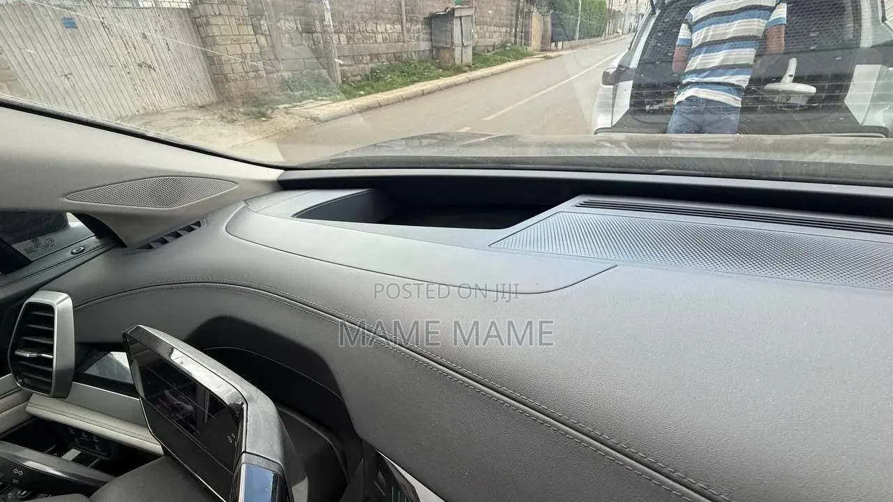 Volkswagen ID.6 2023 Gray