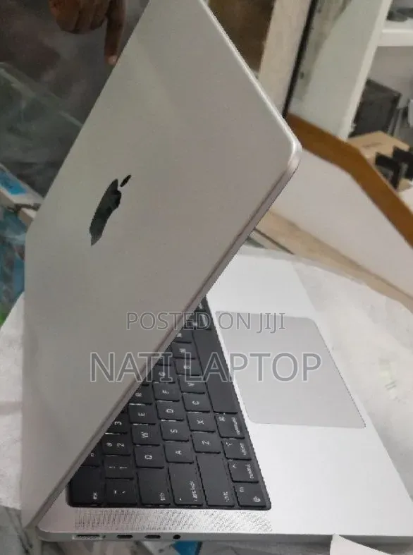 New Laptop Apple MacBook Pro 2024 M4 24GB Apple M4 Pro SSD 512GB