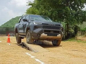 New Toyota Hilux 2026 Gray