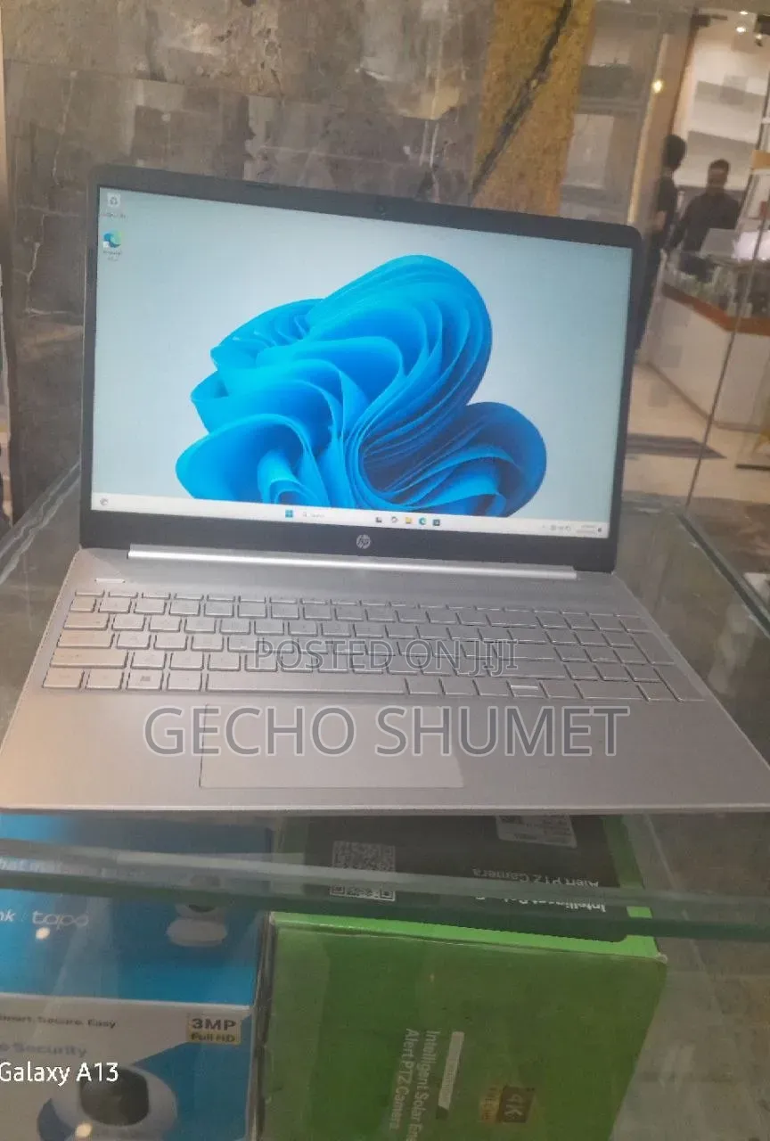 New Laptop HP 8GB Intel Core i3 SSD 512GB