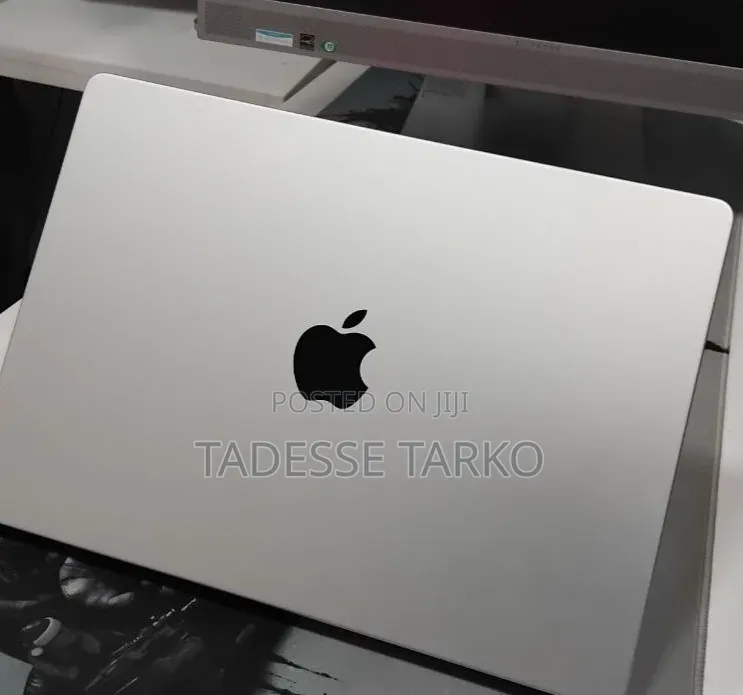 New Laptop Apple MacBook Pro 2024 M4 16GB Apple M4 Pro SSD 512GB
