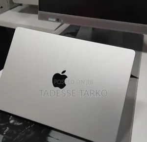 New Laptop Apple MacBook Pro 2024 M4 16GB Apple M4 Pro SSD 512GB