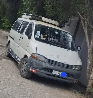 Toyota Grand HiAce 2002 White