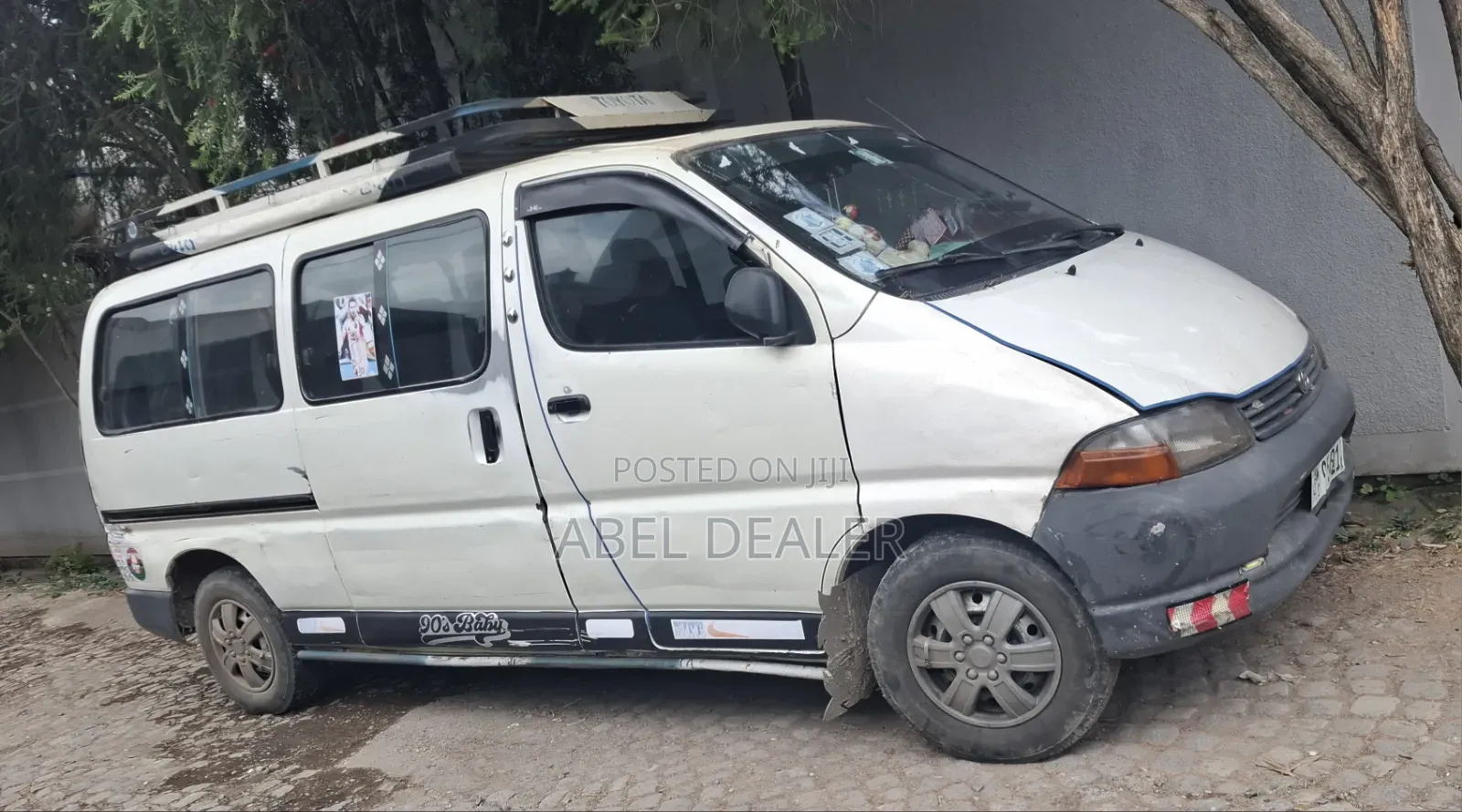 Toyota Grand HiAce 2002 White