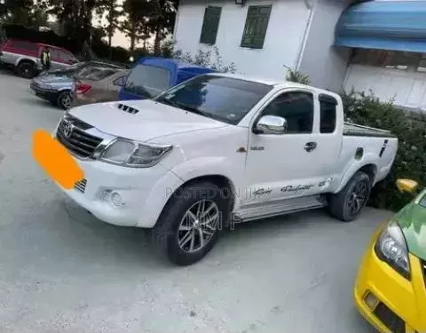 Toyota Hilux 2015 White