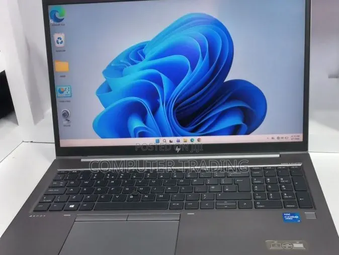 New Laptop HP ZBook Firefly G8 16GB Intel Core i7 SSD 512GB