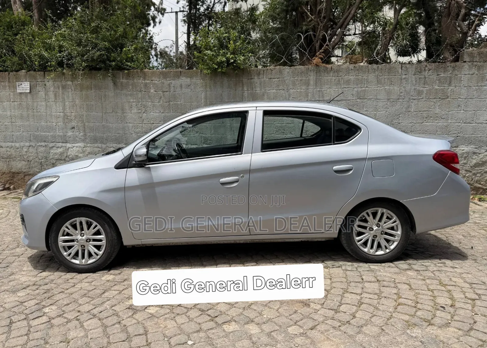 Mitsubishi Attrage 2021 Silver
