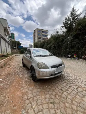 Toyota Vitz 2001 Silver