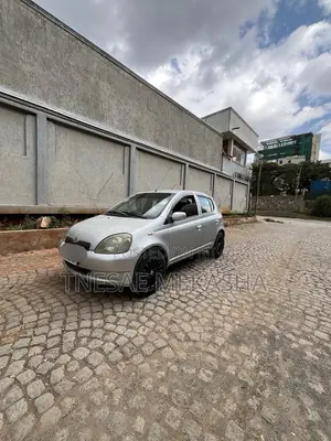 Toyota Vitz 2001 Silver