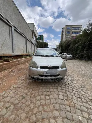 Toyota Vitz 2001 Silver
