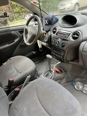 Toyota Vitz 2001 Silver