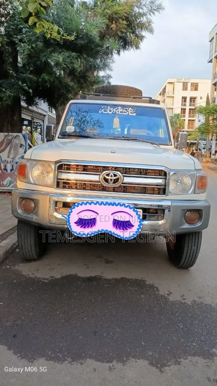 Toyota Land Cruiser 2008 White