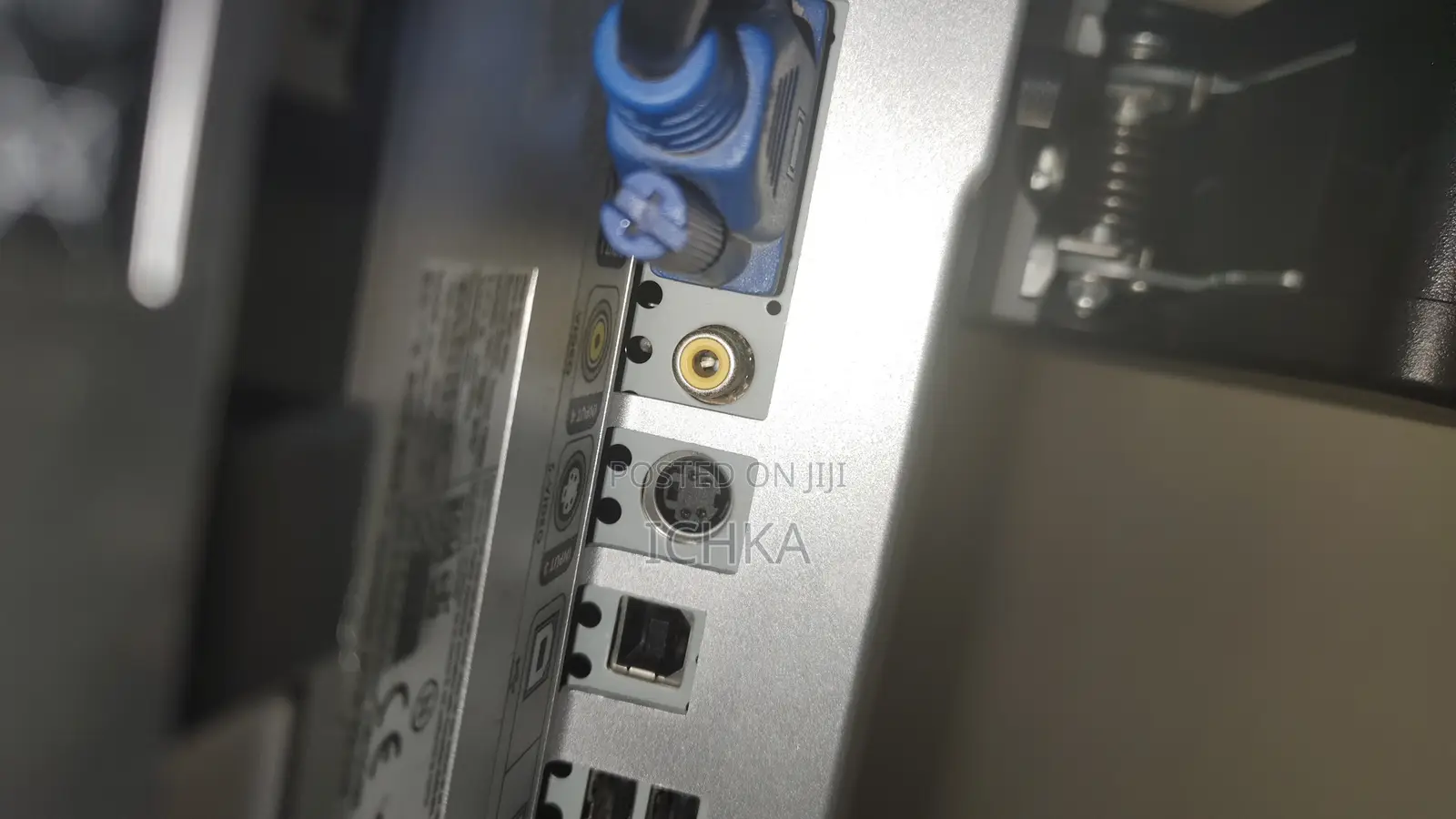 Dell 19" Monitor, Speaker Included (VGA, DVI, AV & S-Video)