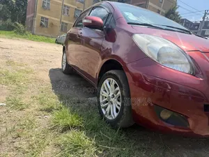 Toyota Yaris 2010 Burgundy