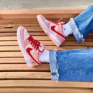 Nike SB Dunk Low StrangeLove Skateboarding Sneakers – New Arrival
