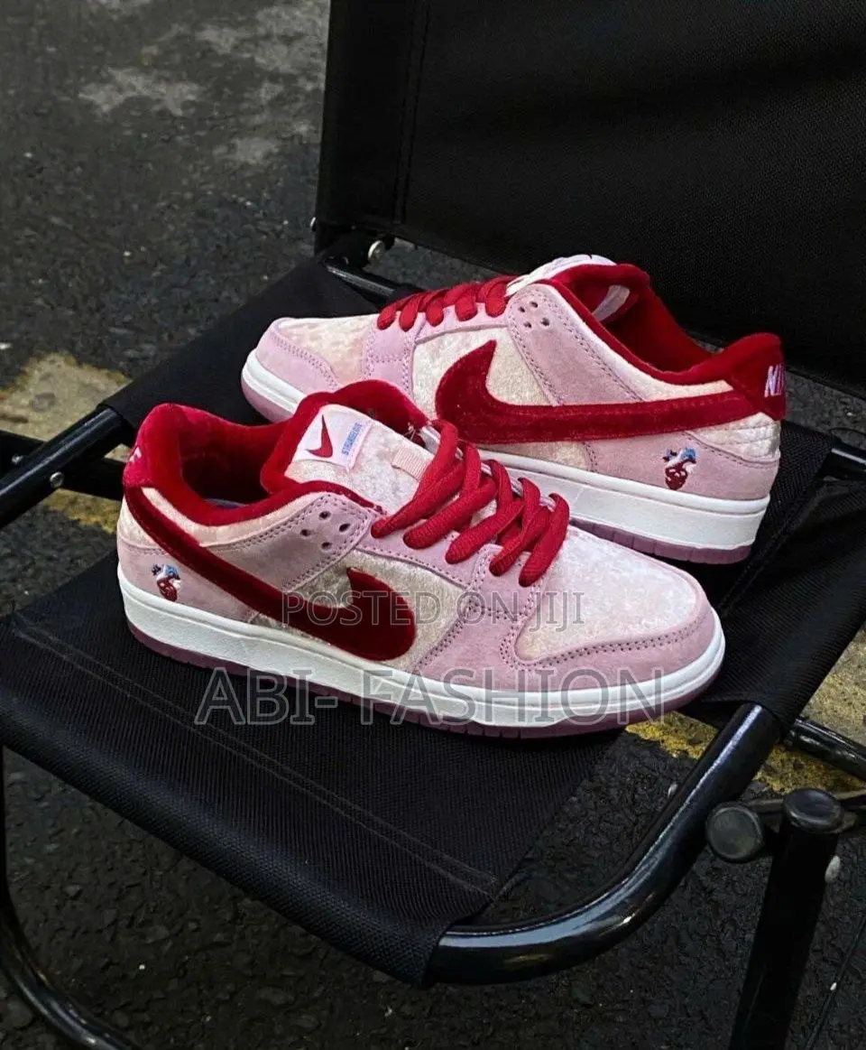 Nike SB Dunk Low StrangeLove Skateboarding Sneakers – New Arrival