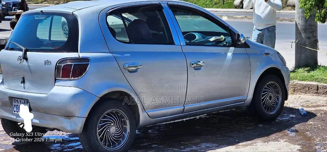 Toyota Vitz 2001 Silver
