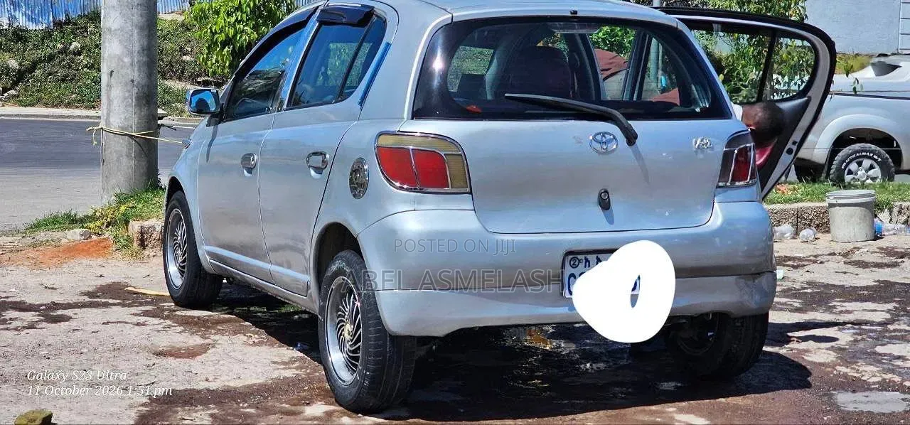 Toyota Vitz 2001 Silver