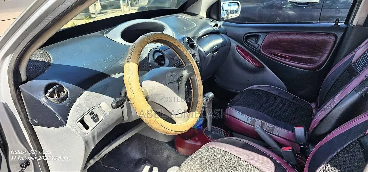 Toyota Vitz 2001 Silver