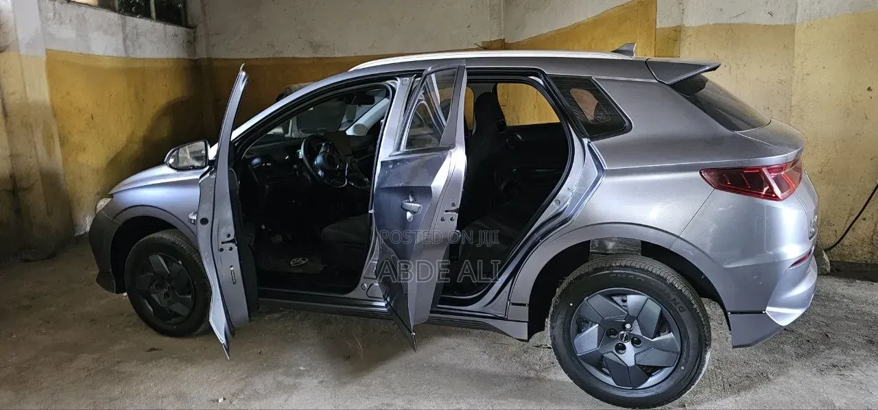 New BYD E2 43 kWh 94 hp FWD 2025 Black