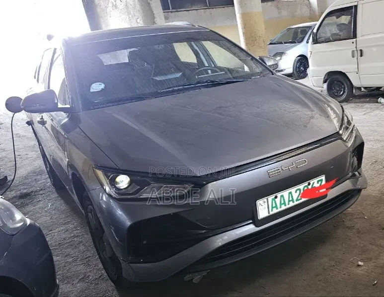 New BYD E2 43 kWh 94 hp FWD 2025 Black