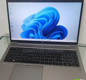 New Laptop HP ZBook Firefly G8 16GB Intel Core i7 SSD 512GB