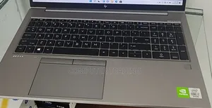 New Laptop HP ZBook Firefly G8 16GB Intel Core i7 SSD 512GB