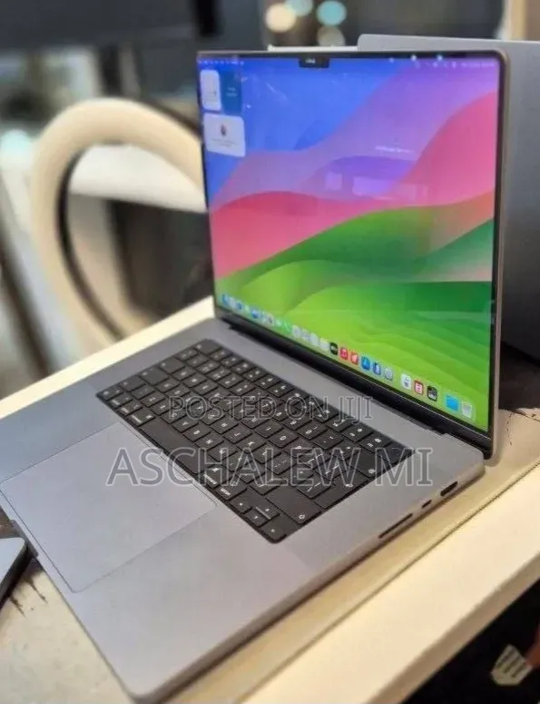 New Laptop Apple MacBook Pro 2021 M1 32GB Apple M1 Pro SSD 512GB