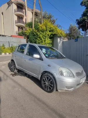 Toyota Vitz 2004 Silver