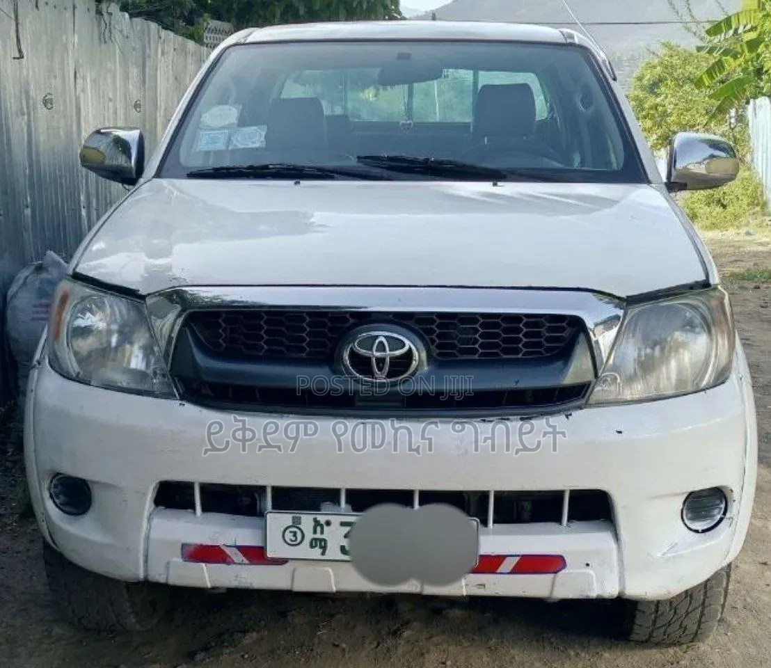 Toyota Hilux 2007 White