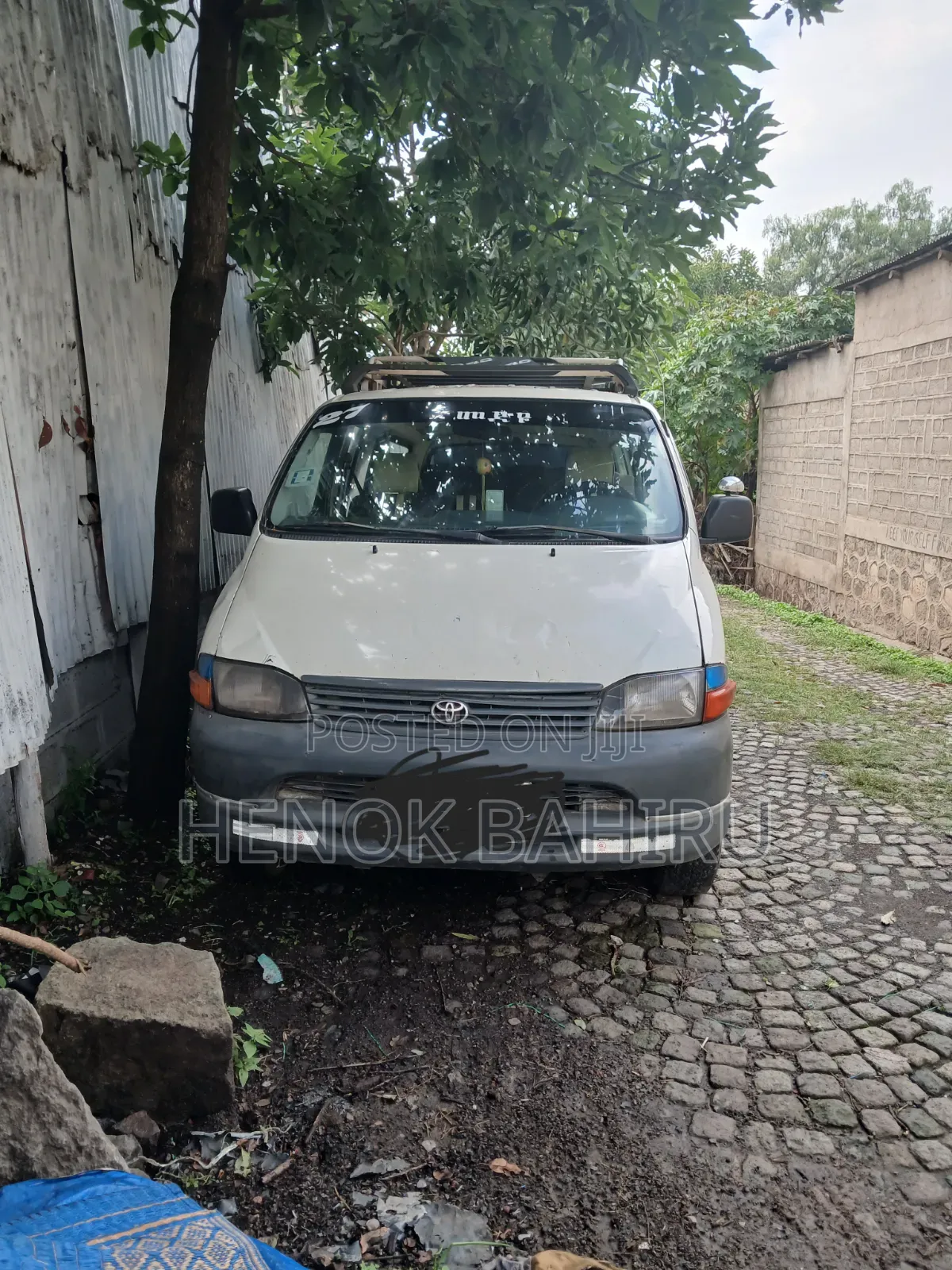 Toyota Grand HiAce 2002 White