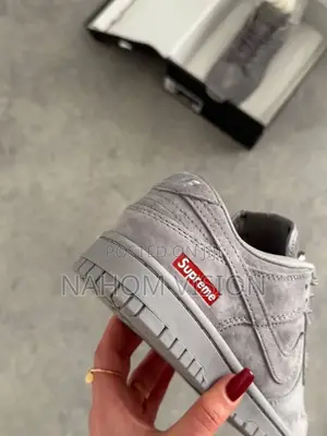Supreme X Nike Dunk Low
