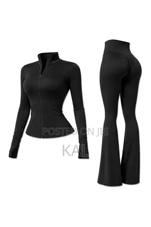 Woman Scrunch Butt Flared Gym Set Zip Up Jacket