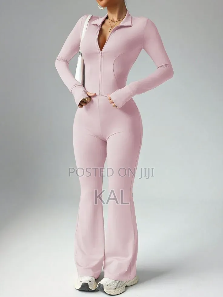 Woman Scrunch Butt Flared Gym Set Zip Up Jacket