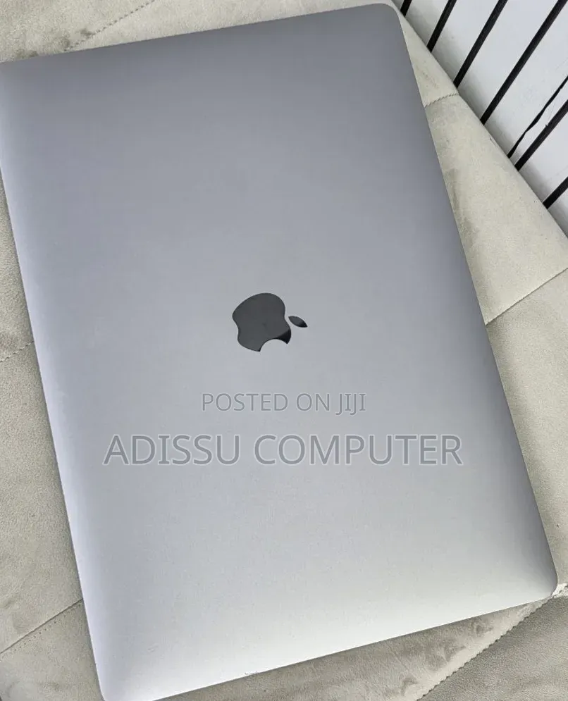 New Laptop Apple MacBook Pro 2019 16GB Intel Core i9 SSD 512GB