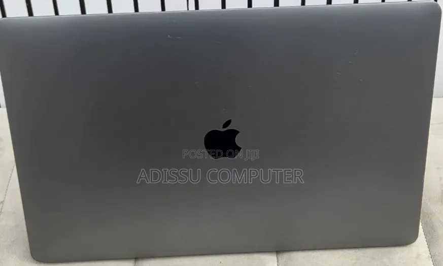 New Laptop Apple MacBook Pro 2019 16GB Intel Core i9 SSD 512GB