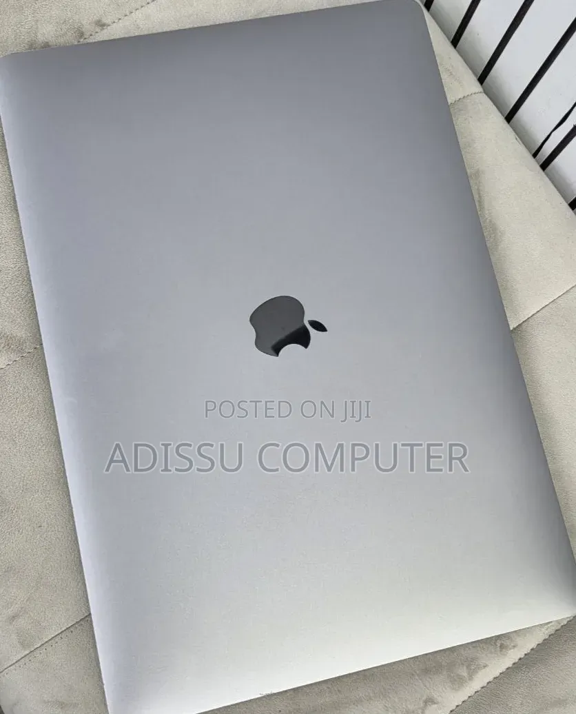 New Laptop Apple MacBook Pro 2019 16GB Intel Core i9 SSD 512GB